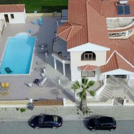 Larnaca Mansion Ideal For 3 Families Or More Exterior photo