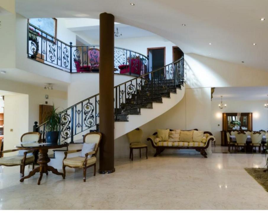 Larnaca Mansion Ideal For 3 Families Or More Exterior photo