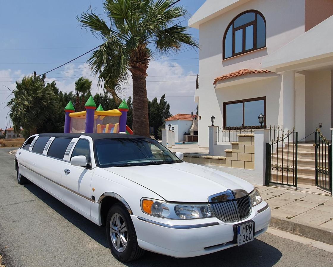 Larnaca Mansion Ideal For 3 Families Or More Exterior photo