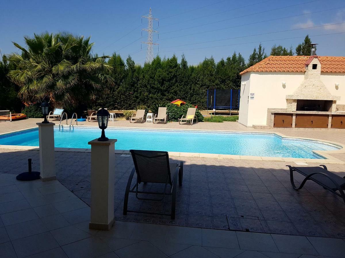 Larnaca Mansion Ideal For 3 Families Or More Exterior photo