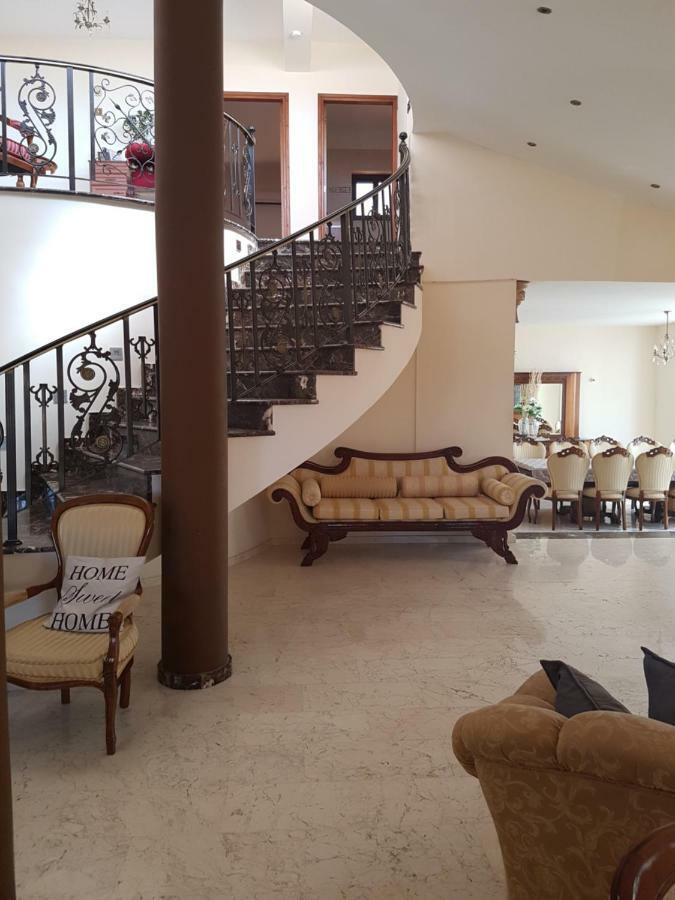 Larnaca Mansion Ideal For 3 Families Or More Exterior photo