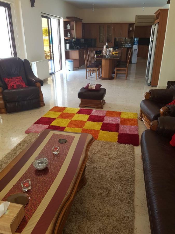 Larnaca Mansion Ideal For 3 Families Or More Exterior photo